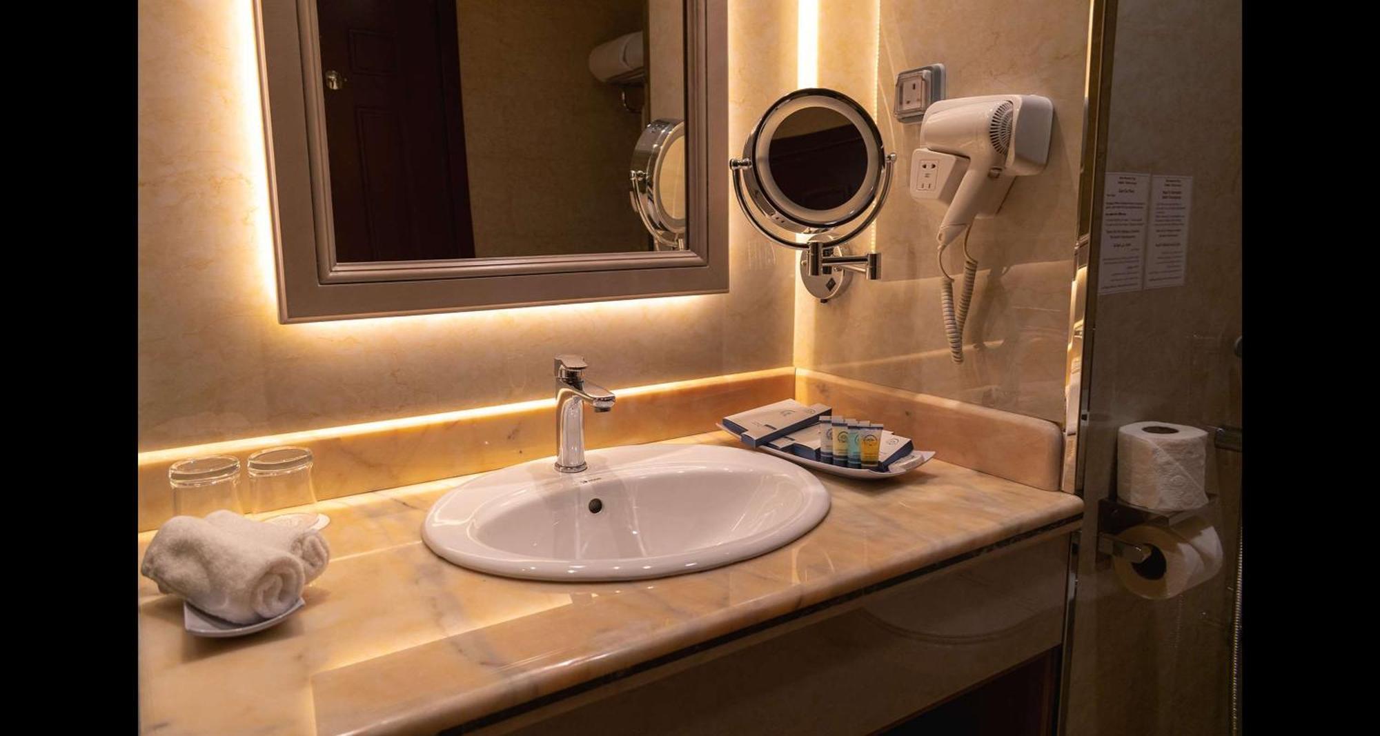 Best Western Plus Jeddah Hotel Madinah Road Buitenkant foto