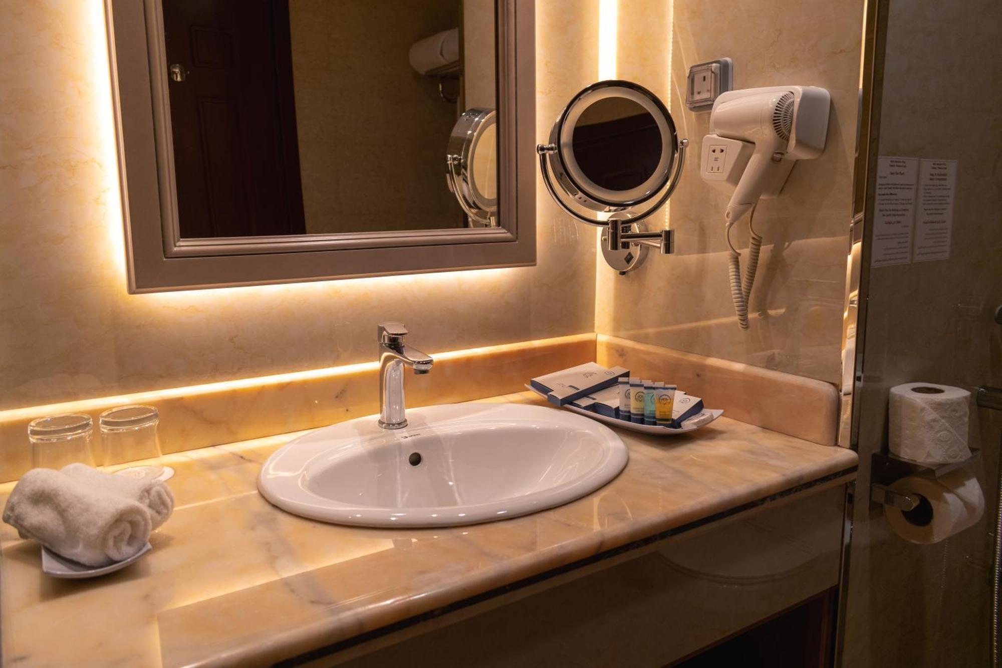 Best Western Plus Jeddah Hotel Madinah Road Buitenkant foto